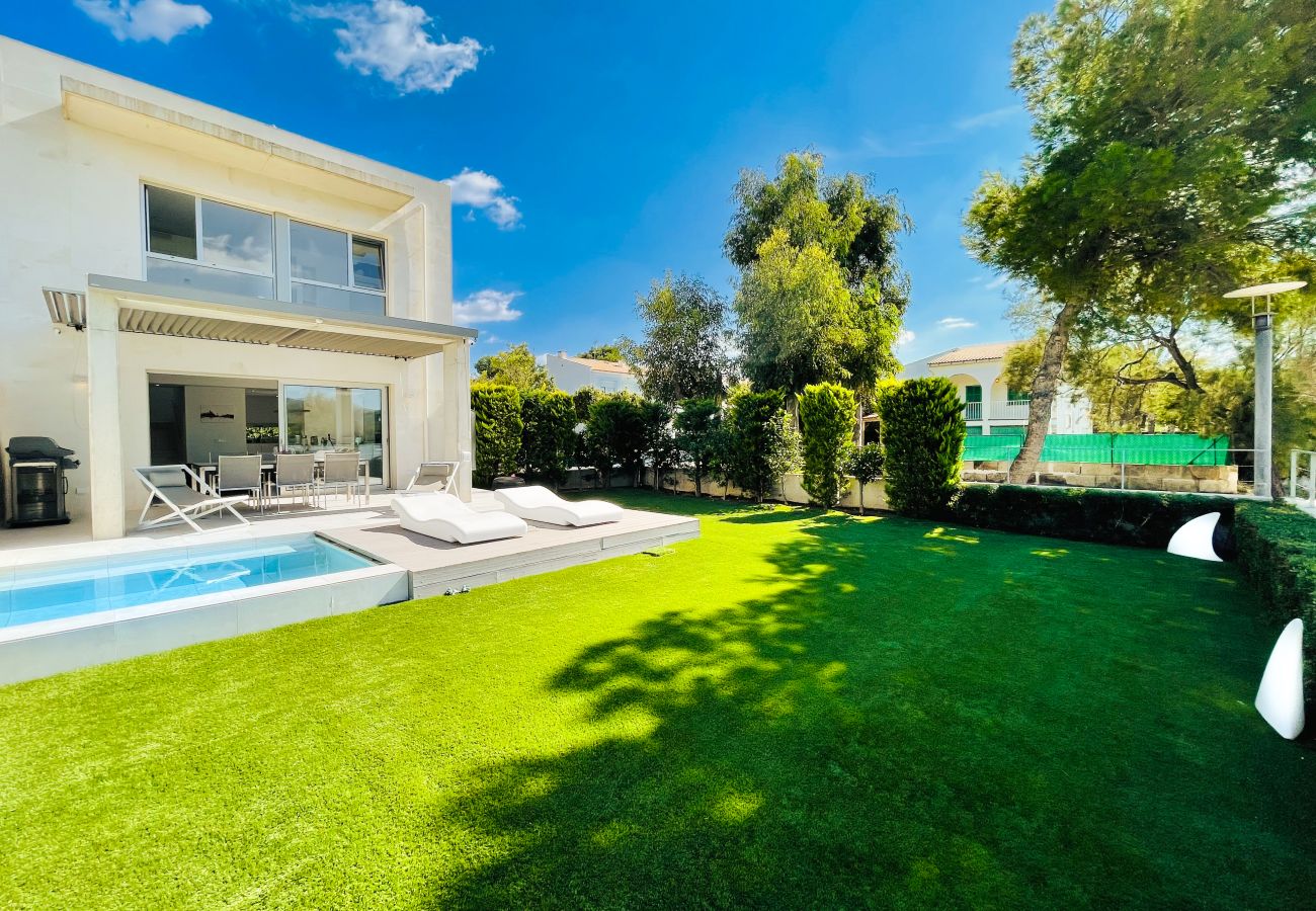 Villa in Alcudia - Chalet PAM - 1st line to sea