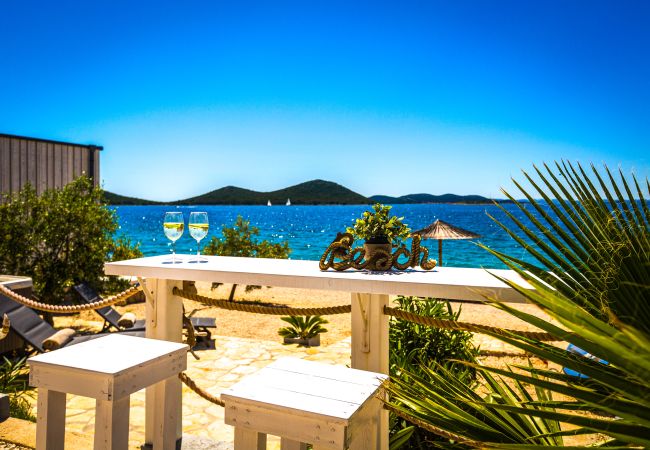 Villa in Drage - BUQEZ ECO RESORT - Villa 18 - Beachfront Villa in Drage - BUQEZ ECO RESORT - Villa 18 - Beachfront