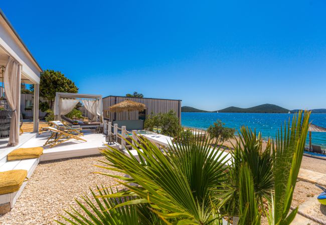 Villa in Drage - BUQEZ ECO RESORT - Villa 18 - Beachfront Villa in Drage - BUQEZ ECO RESORT - Villa 18 - Beachfront