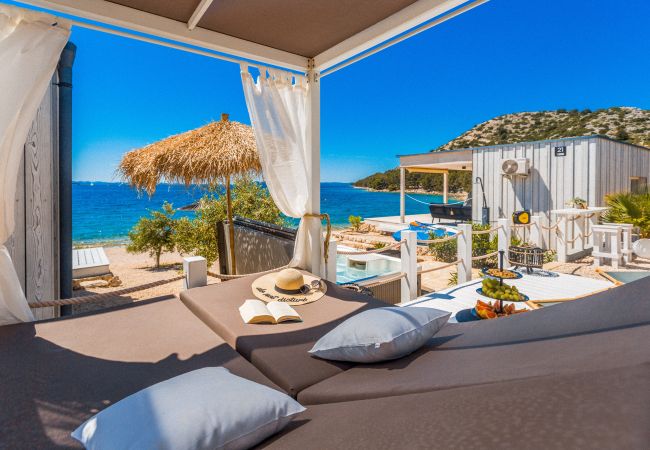 Villa in Drage - BUQEZ ECO RESORT - Villa 18 - Beachfront Villa in Drage - BUQEZ ECO RESORT - Villa 18 - Beachfront