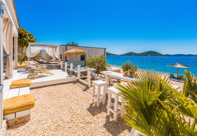 Villa in Drage - BUQEZ ECO RESORT - Villa 18 - Beachfront Villa in Drage - BUQEZ ECO RESORT - Villa 18 - Beachfront