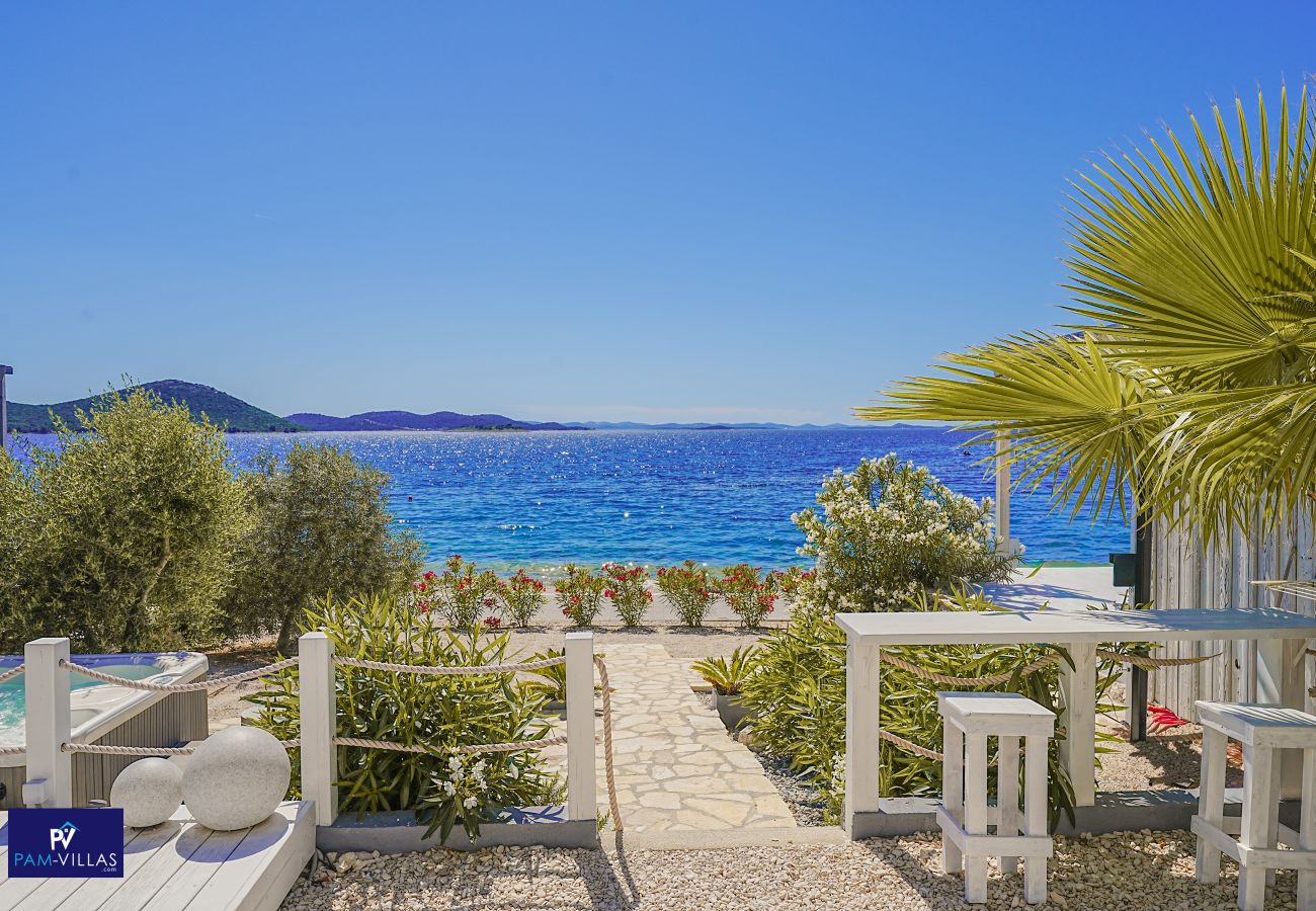 House in Drage - BUQEZ ECO RESORT - Villa 18 - Beachfront