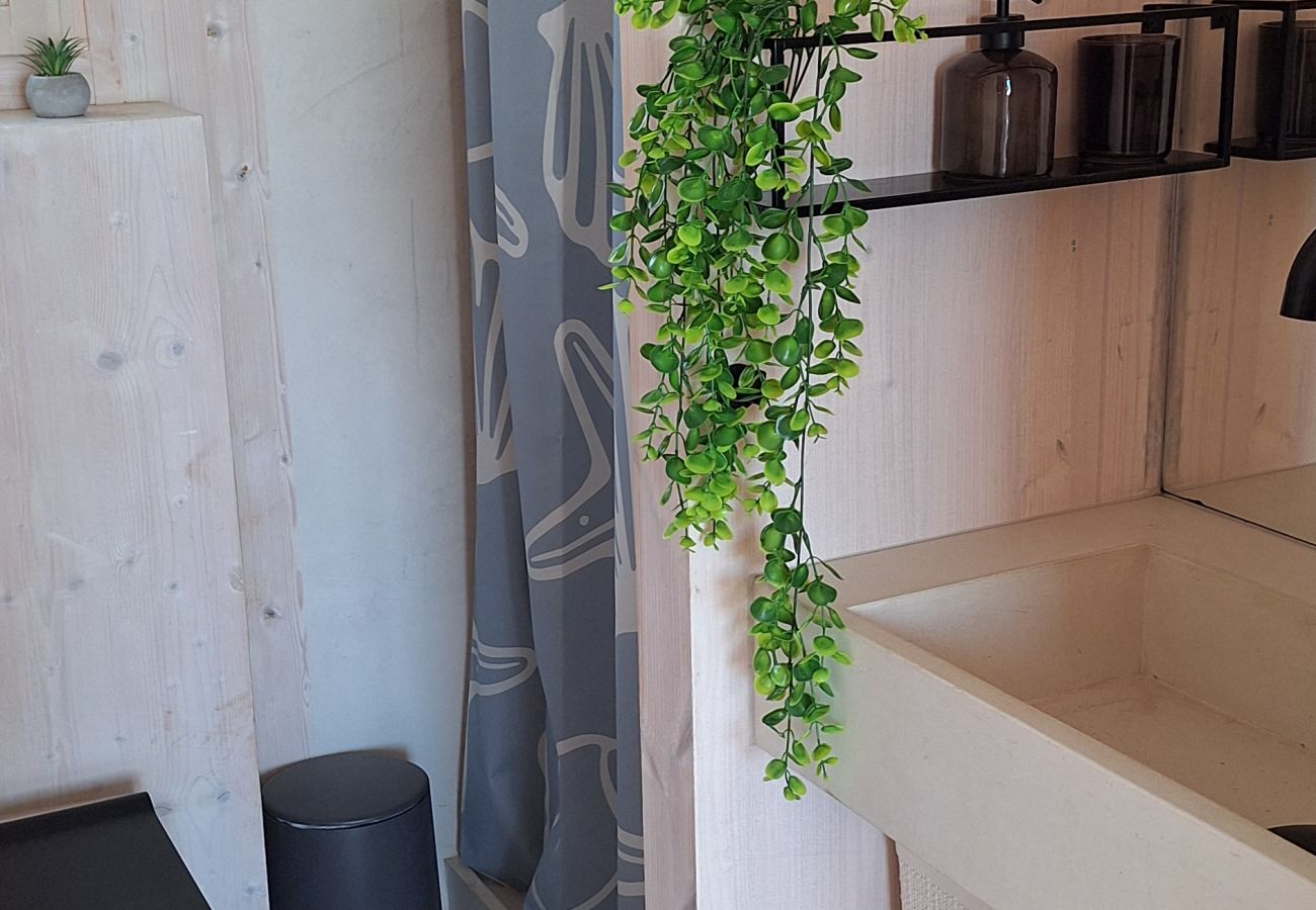 Bungalow/Linked villa in Drage - Buqez Eco Resort - Villa 26 - 1st row to sea