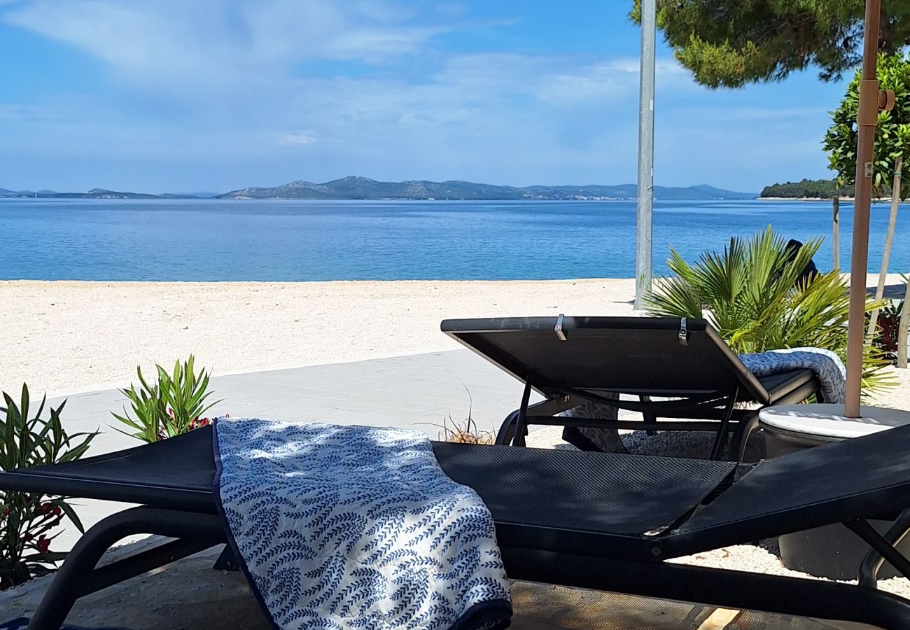 Bungalow/Linked villa in Drage - Buqez Eco Resort - Villa 26 - 1st row to sea