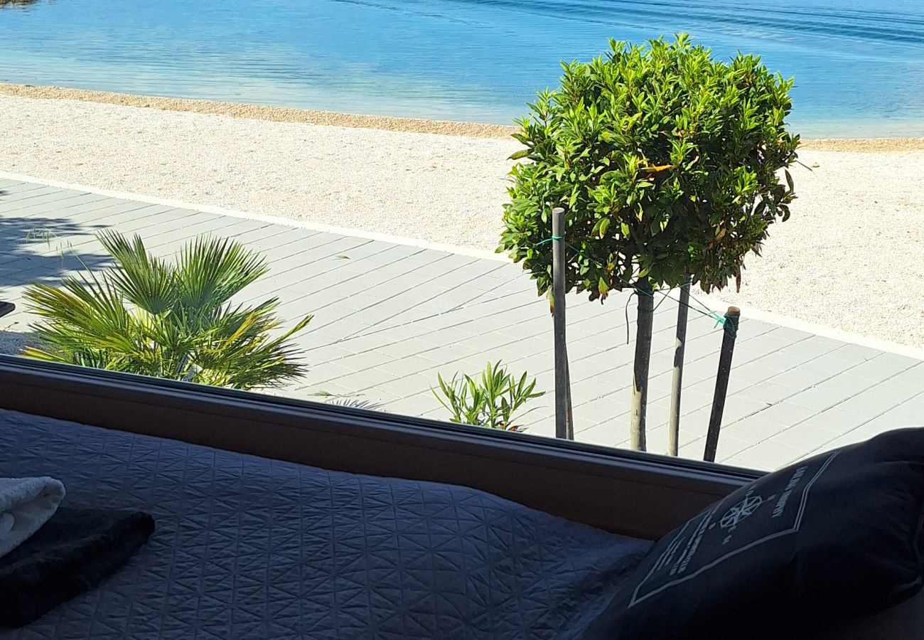 Bungalow/Linked villa in Drage - Buqez Eco Resort - Villa 26 - 1st row to sea