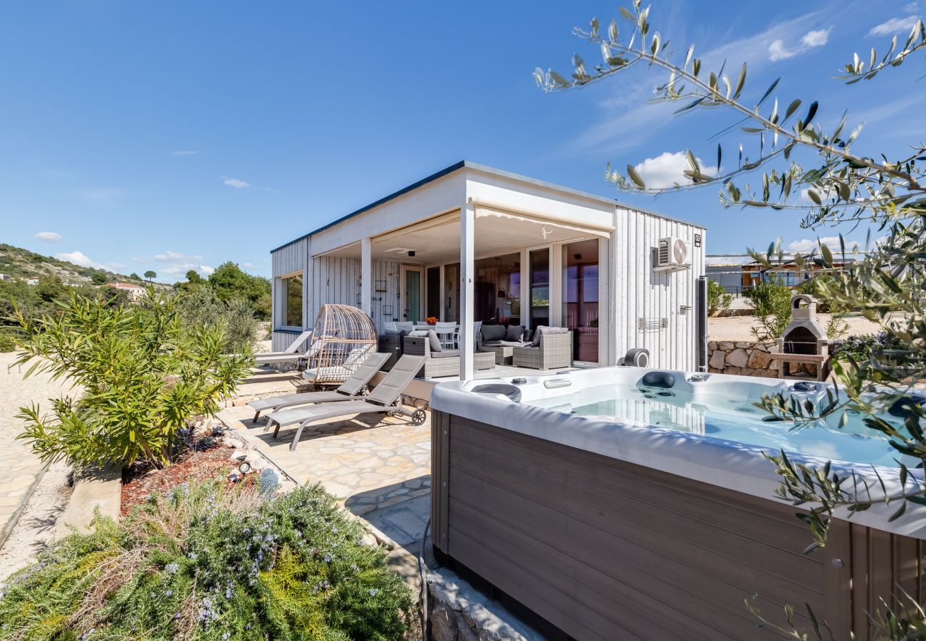 Bungalow/ verbunden mit der Villa in Drage - BUQEZ ECO RESORT - Villa 3 - Direkt am Meer