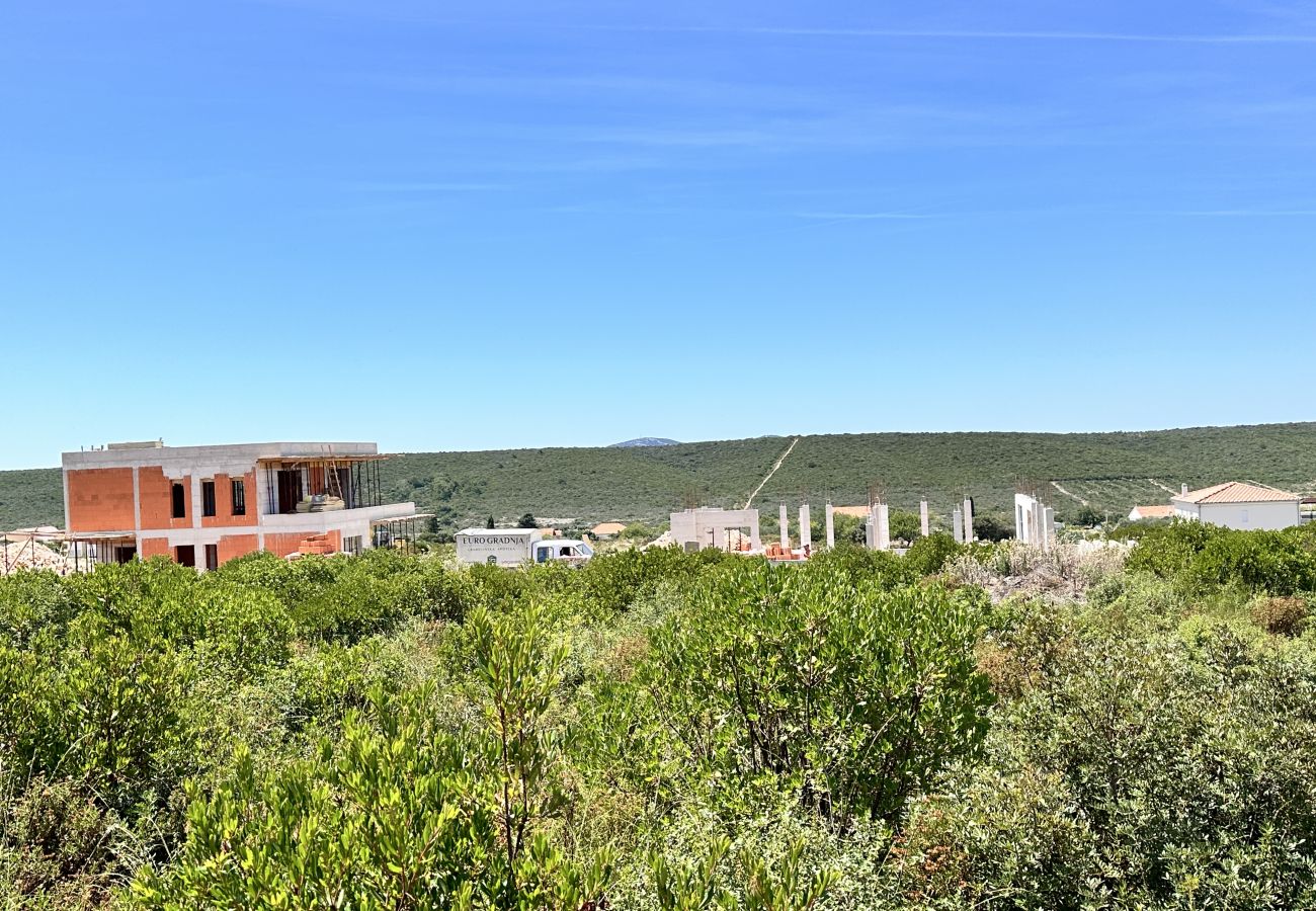 Grundstück in Debeljak - Grundstück Sukosan mit Bauprojekt