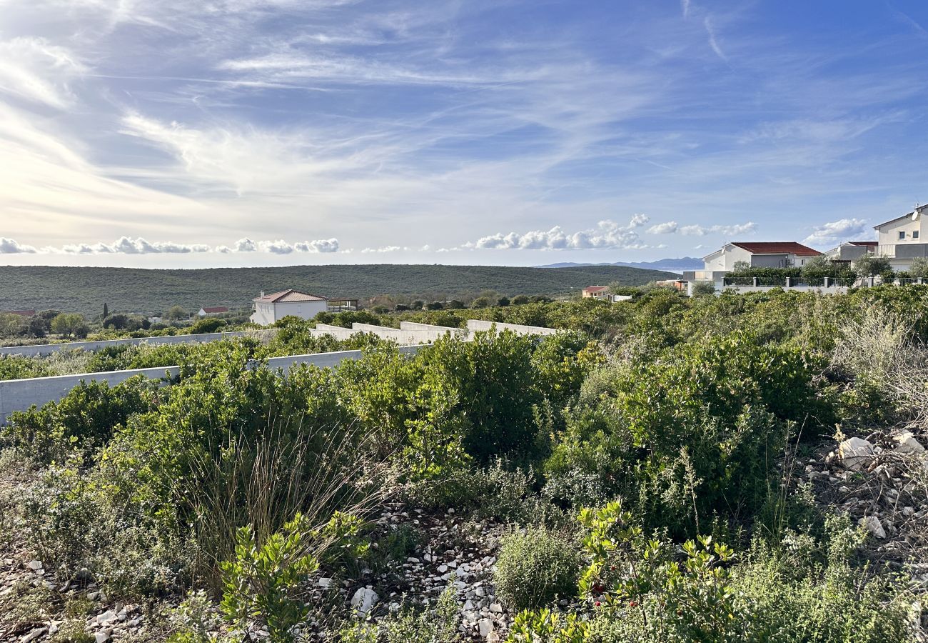 Grundstück in Debeljak - Grundstück Sukosan mit Bauprojekt
