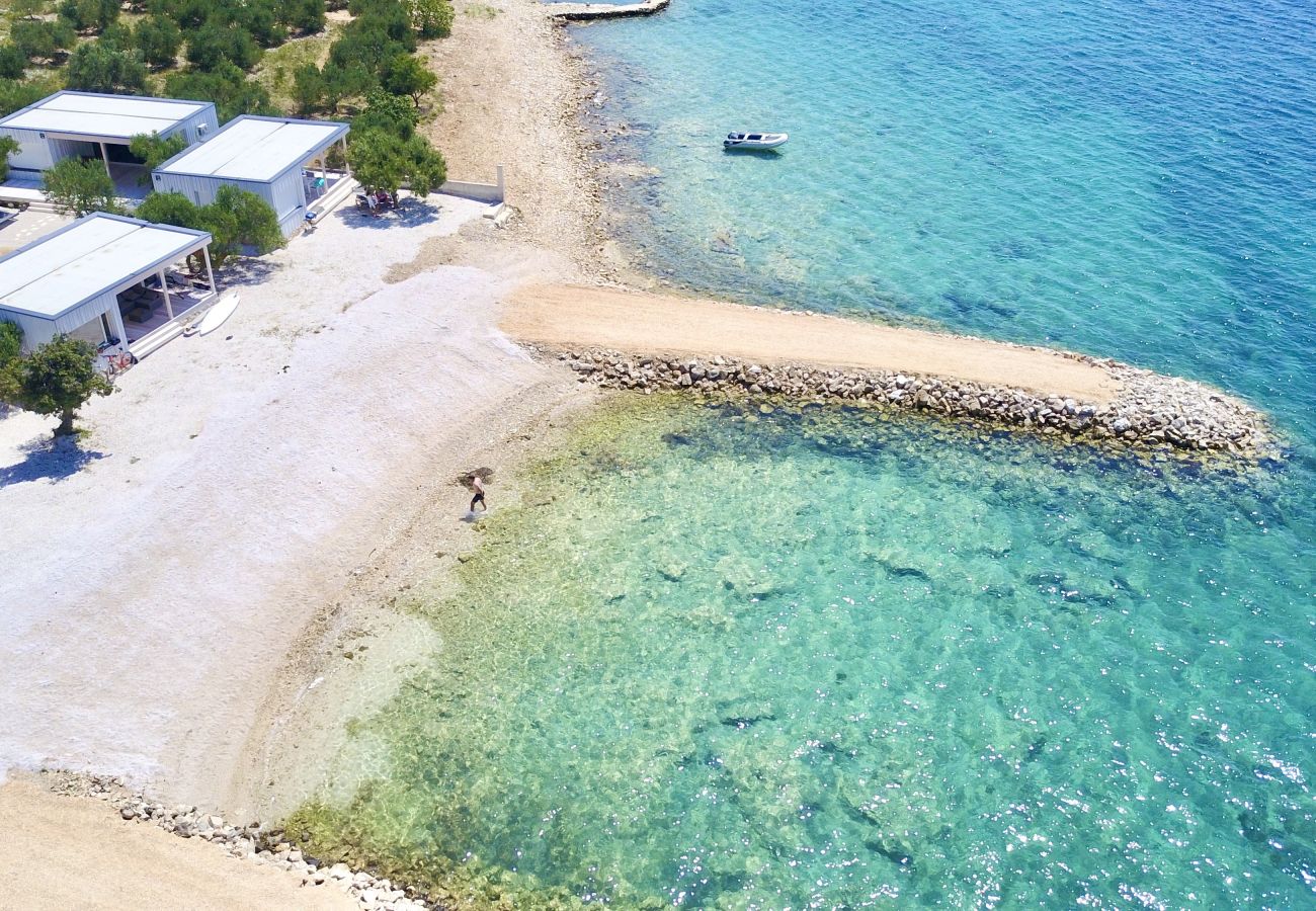 Vom Ferienhaus aus kann man perfekt auf das wunderschöne Meer gucken, welches zusätzlich jemanden direkt vor der Nase liegt.