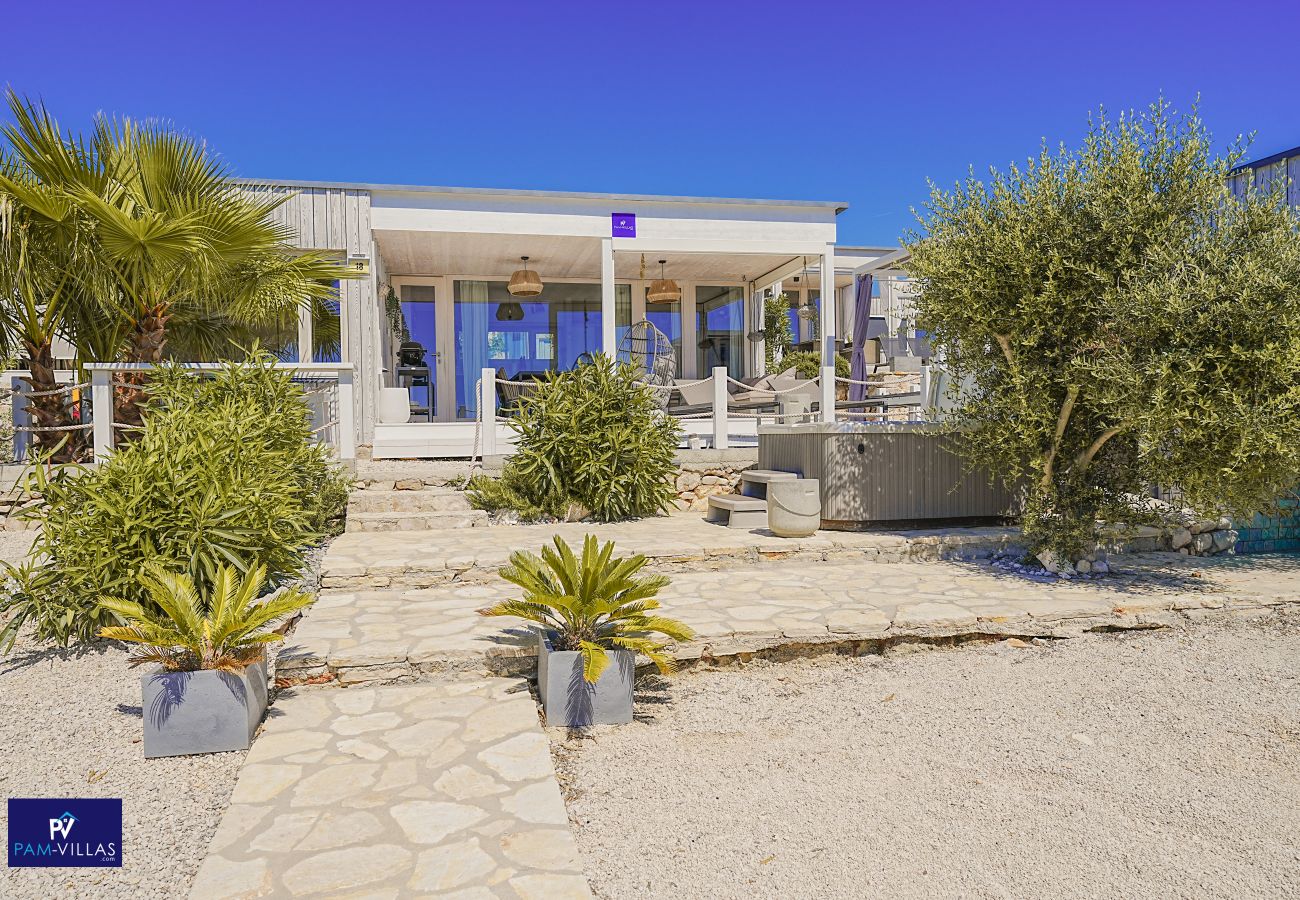 Ferienhaus in Drage - BUQEZ ECO RESORT - Villa 18 - Direkt am Strand