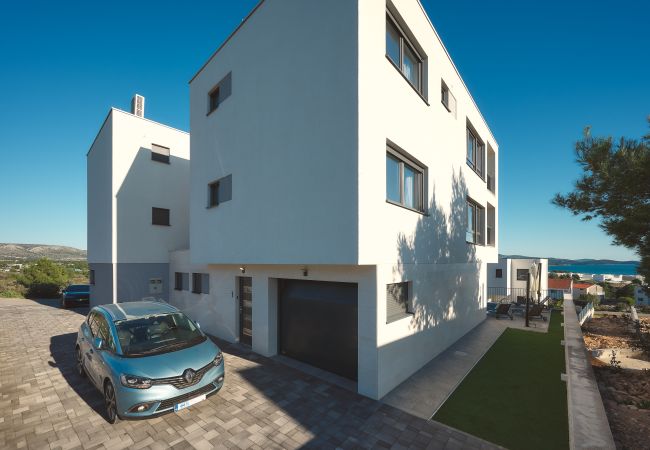 Villa in Šibenik - Villa Ocean Breeze - Meerblick - zwei Küchen Villa in Šibenik - Villa Ocean Breeze - Meerblick - zwei Küchen