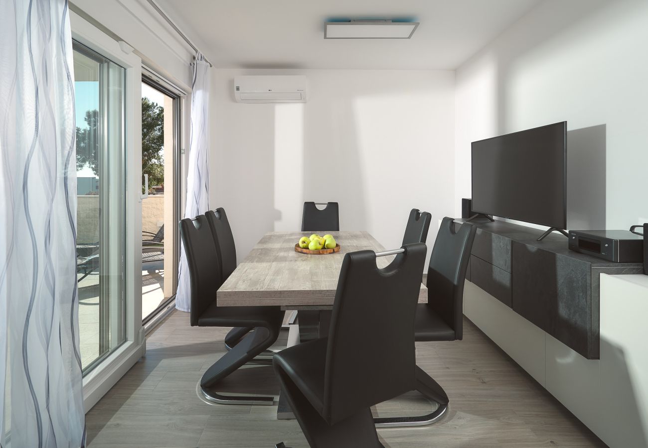 Villa in Šibenik - Villa Ocean Breeze - Meerblick - zwei Küchen