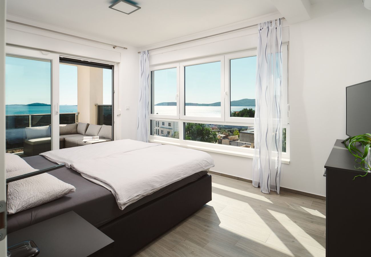 Villa in Šibenik - Villa Ocean Breeze - Meerblick - zwei Küchen