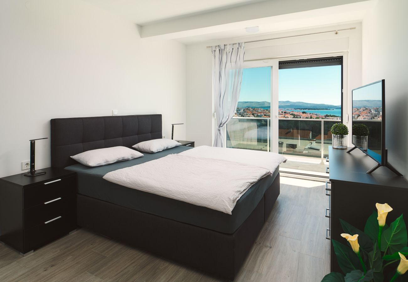 Villa in Šibenik - Villa Ocean Breeze - Meerblick - zwei Küchen