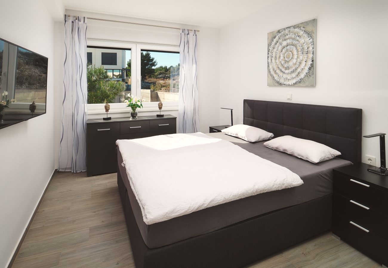 Villa in Šibenik - Villa Ocean Breeze - Meerblick - zwei Küchen