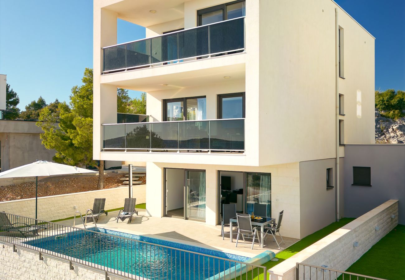 Villa in Šibenik - Villa Ocean Breeze - Meerblick - zwei Küchen
