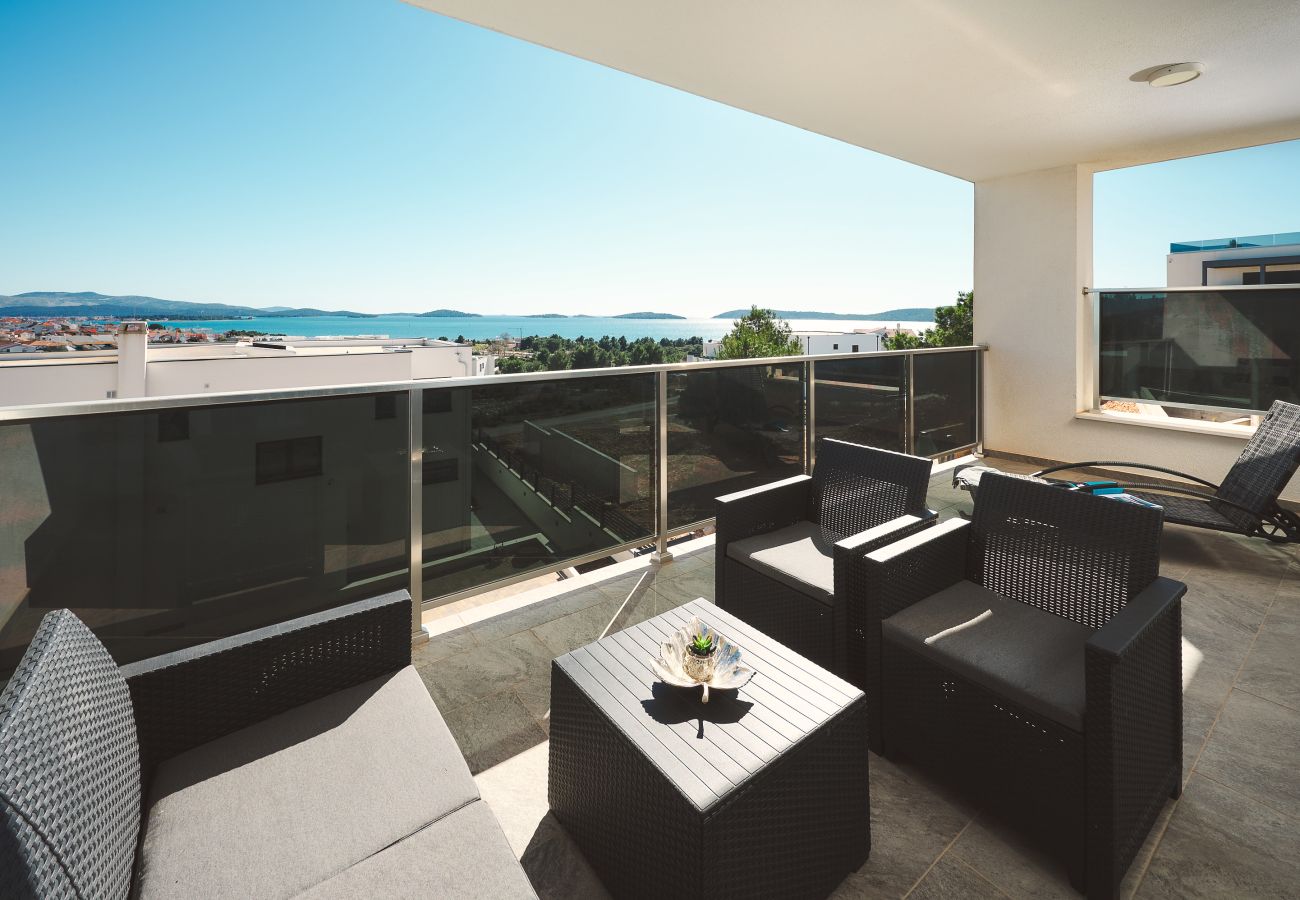 Villa in Šibenik - Villa Ocean Breeze - Meerblick - zwei Küchen