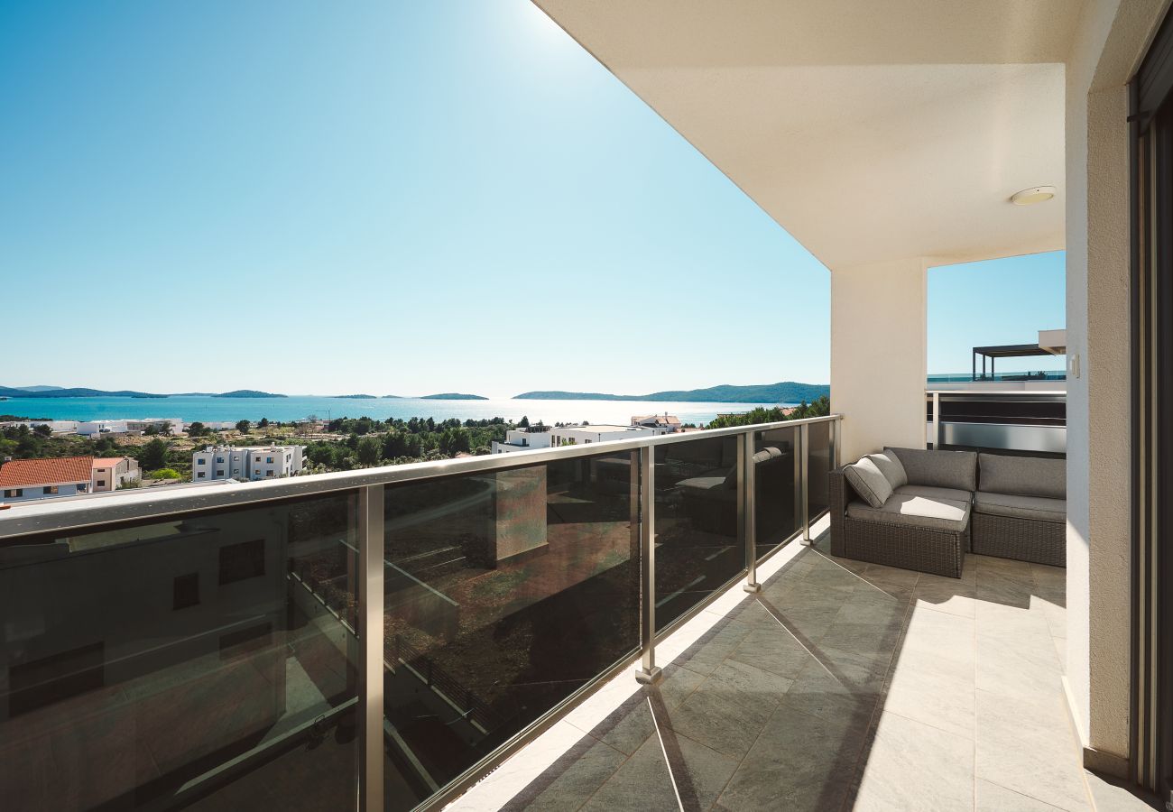 Villa in Šibenik - Villa Ocean Breeze - Meerblick - zwei Küchen