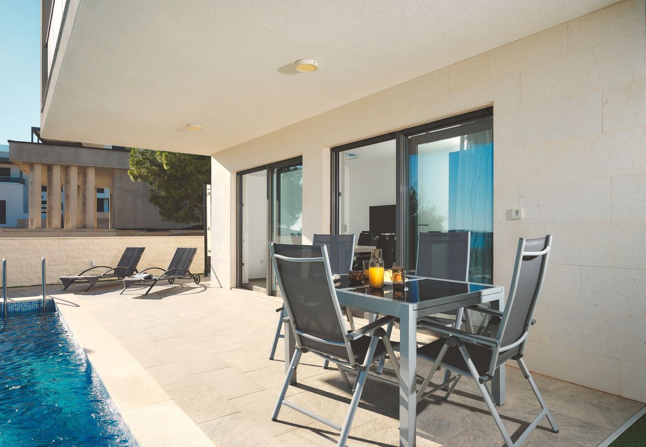 Villa in Šibenik - Villa Ocean Breeze - Meerblick - zwei Küchen