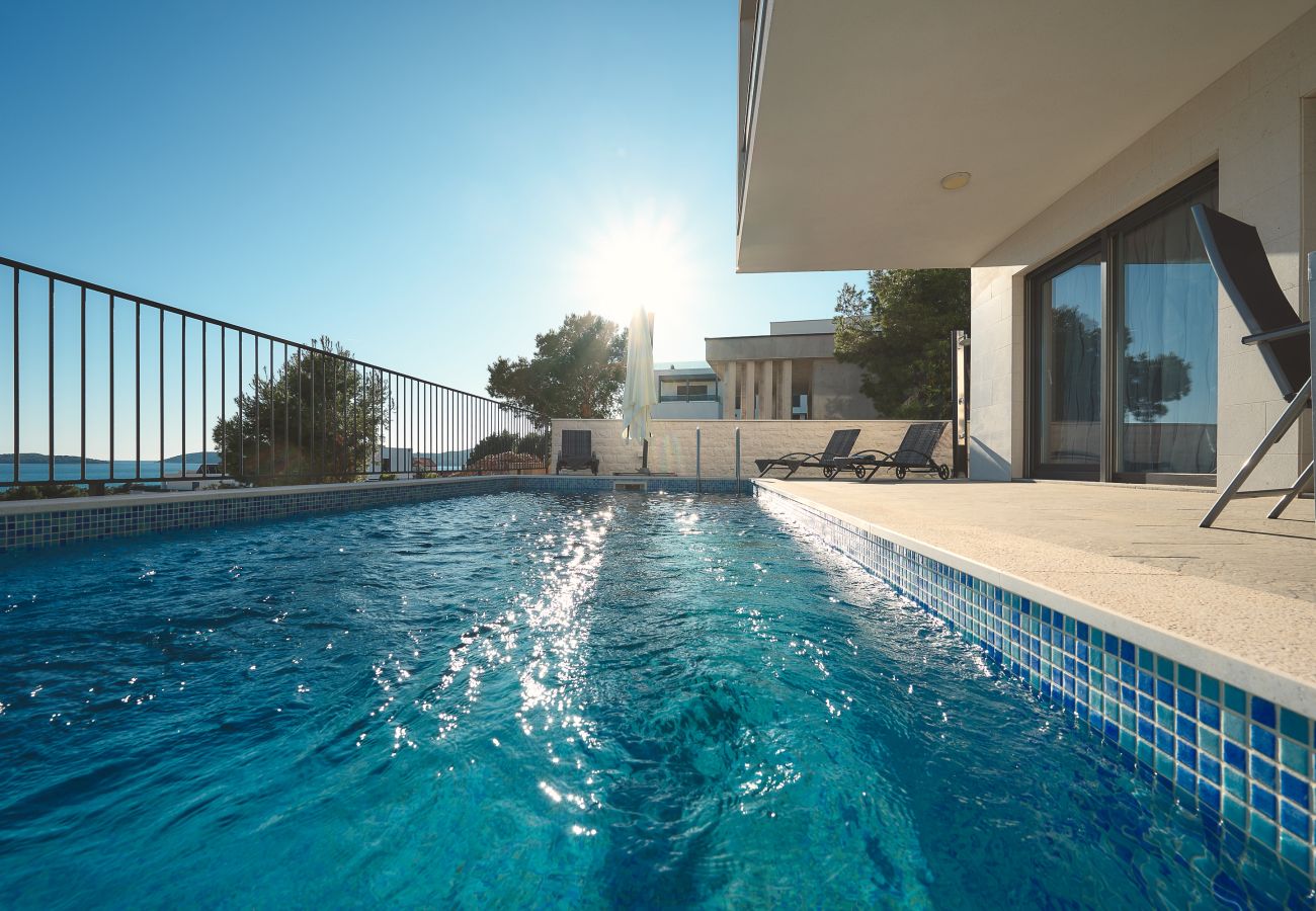 Villa in Šibenik - Villa Ocean Breeze - Meerblick - zwei Küchen