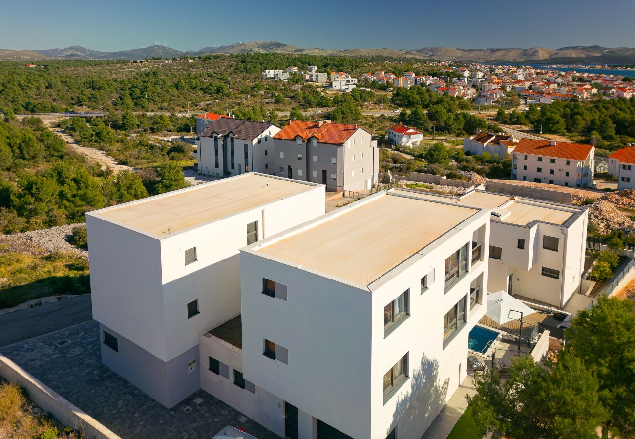 Villa in Šibenik - Villa Ocean Breeze - Meerblick - zwei Küchen