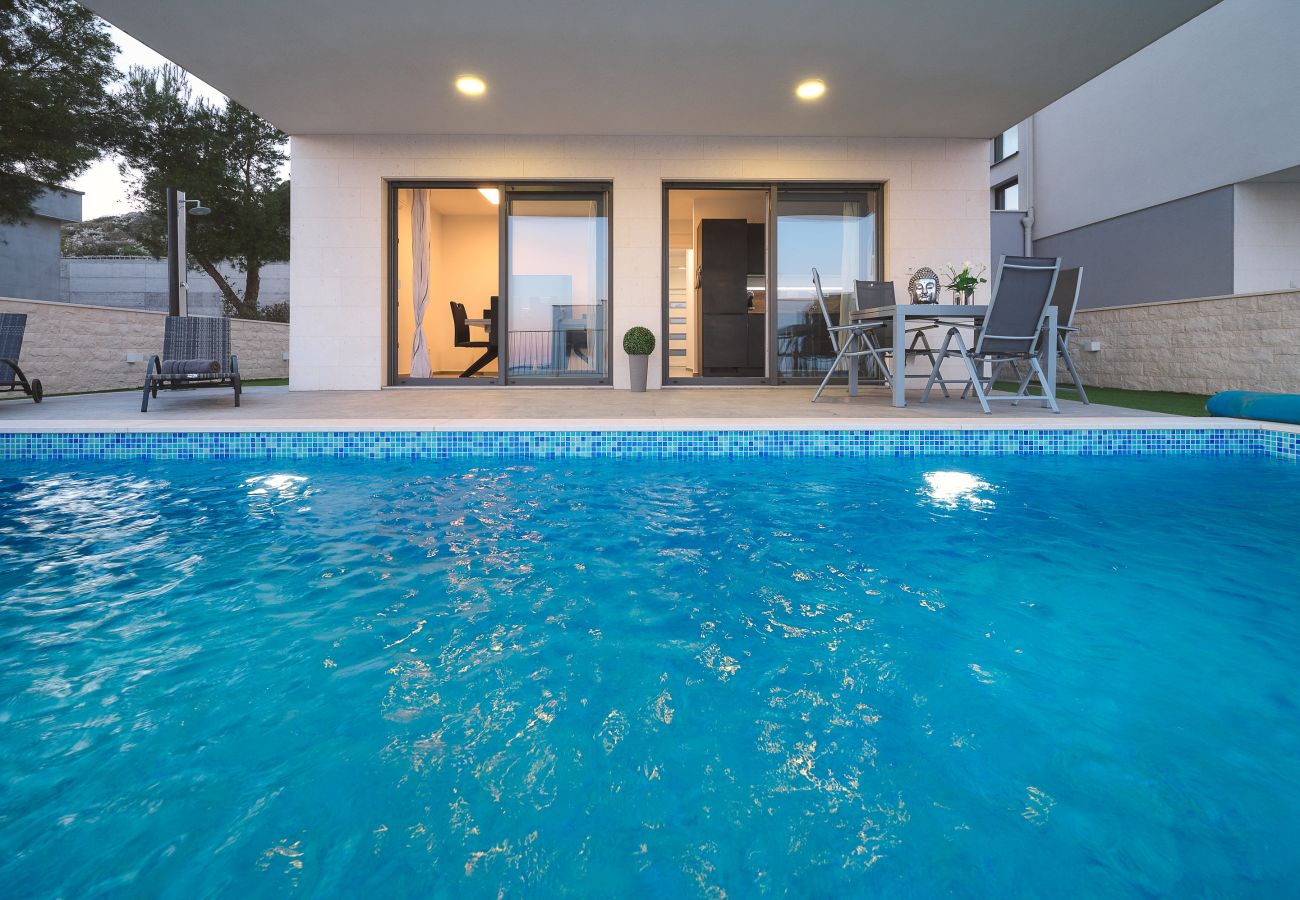 Villa in Šibenik - Villa Ocean Breeze - Meerblick - zwei Küchen