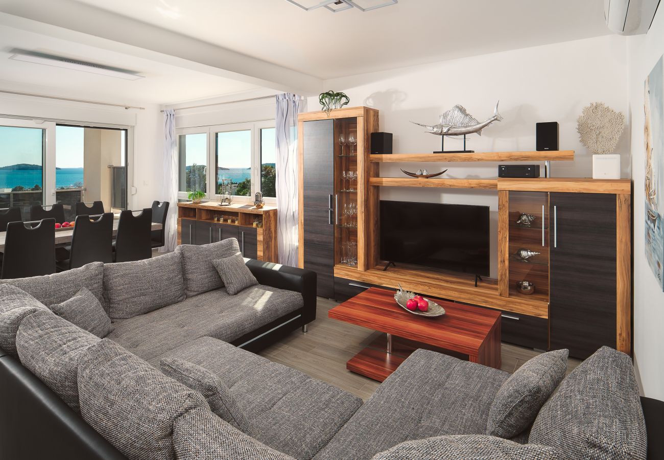 Villa in Šibenik - Villa Ocean Breeze - Meerblick - zwei Küchen